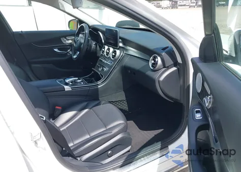 2015 Mercedes-Benz C 300 4Matic/Luxury 4Matic/Sport 4Matic z USA, uszkodzony, nr VIN 55SWF4KB8FU073494